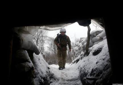 “TË LODHUR DUKE PRITUR”/ Fotoreporterët ukrainas përshkruajnë gjendjen në frontin ku paralajmërohet luftë