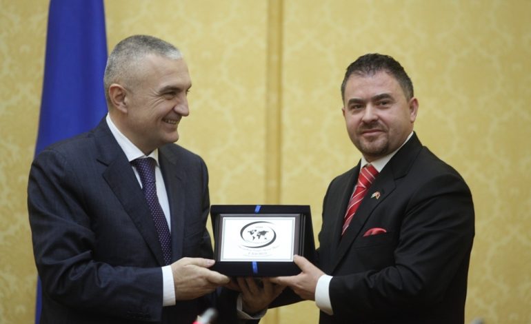 “NUK PRANOJ PYETJE NGA NJË GAZETAR DROGAXHIU”/ Ilir Meta prishet me Ylli Ndroqin?