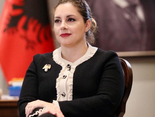 ZGJEDHJET E 6 MARSIT/ PS “ndez motorët”, Rama delegon ministren Olta Xhaçka në Shkodër
