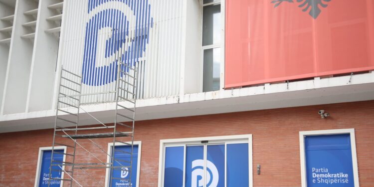 PD ME FYTYRË TË RE/ Zhduken gjurmët e fundit të Sali Berishës në korridoret e selisë blu