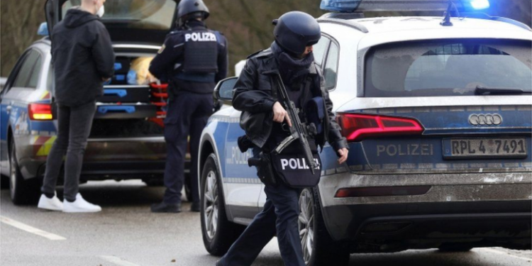 TRAGJIKE NË GJERMANI/ I dhanë shenjë ndalimi makinës për kontroll, qëllohen për vdekje dy policë