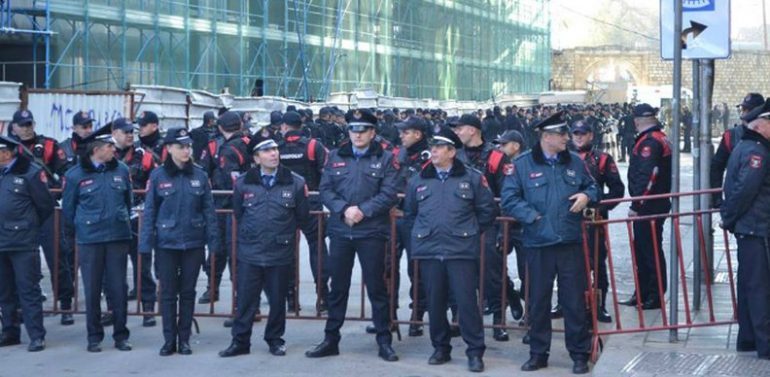 DERBI MIDIS TIRANËS DHE DINAMOS/ Policia e Shtetit merr masat: Bllokohen disa rrugë, tifozët me mjete identifikimi dhe…