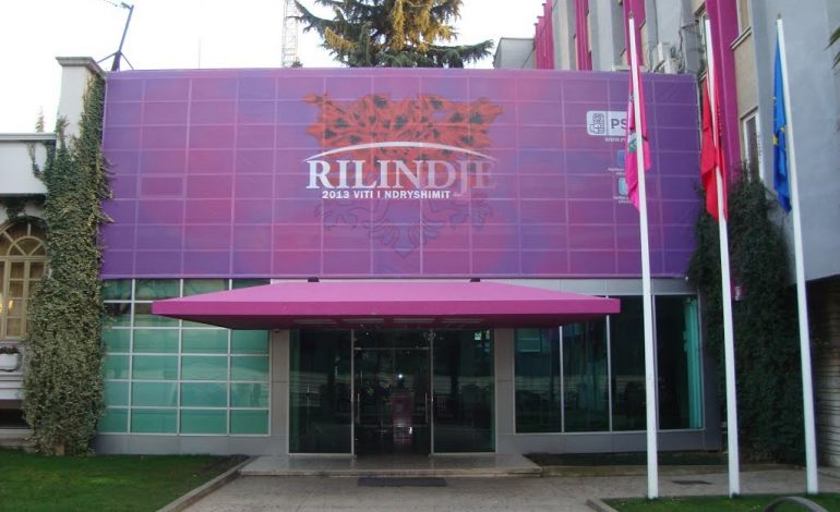 RAMA MBLEDH NË SELINË ROZË NË KRYESINË E PARTISË/ Kongresi i PS dhe zgjedhjet e pjesshme temat kryesore të diskutimit