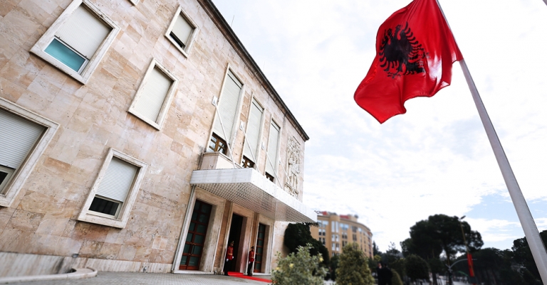 VENDIMET/ Lirohen nga detyra drejtori i Galerisë së Arteve, anëtari i këshillit të Kadastrës dhe drejtoresha e Agjencisë së Punësimit