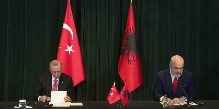“DO BËJMË MBLEDHJE…”/ Erdogan: Ju këshilloj të bashkoni 2 ministritë, atë të Turizmit e Kulturës