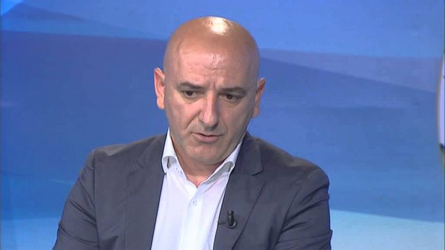 BERISHA NË SELINË E PD/ Sekretari i Bashës: Ik ore në shtëpi gëzo pleqërinë, ngele rrugëve