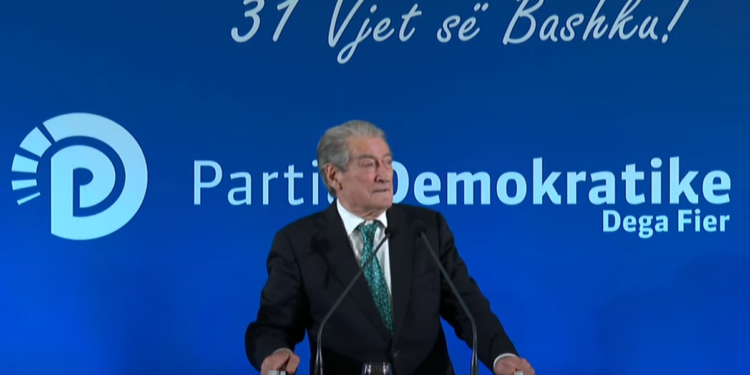 NGA FIERI/ Berisha bën IRONI: Do i falim Bashës 20 karrige dhe 20 brava