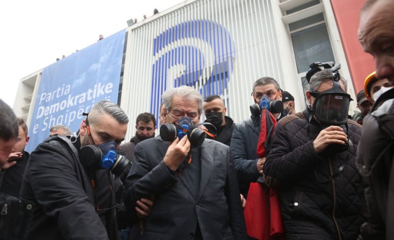 Për ata që ndjekin një të vdekur të pakallur, si Sali Berisha!