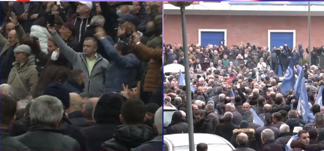LIVE/ Çfarë po ndodh në selinë e PD: Ndiqni këtu zhvillimet e fundit