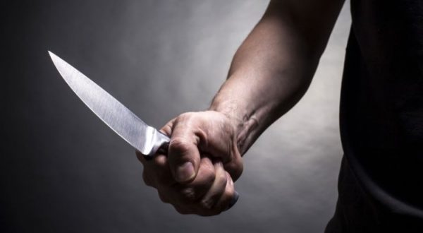 E RËNDË NË SARANDË/ Plagosi me thikë të miturin, arrestohet 38-vjeçari