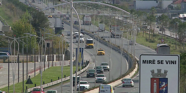 DO KETË PUNIME/ Ja skema si do të devijohet trafiku në Qafë Kashar–Rinas-autostradë