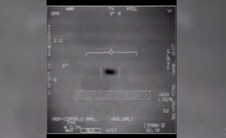 E RRALLË/ UFO duke fluturuar mbi Antarktikë, zbulohen nga Goggle Earth!