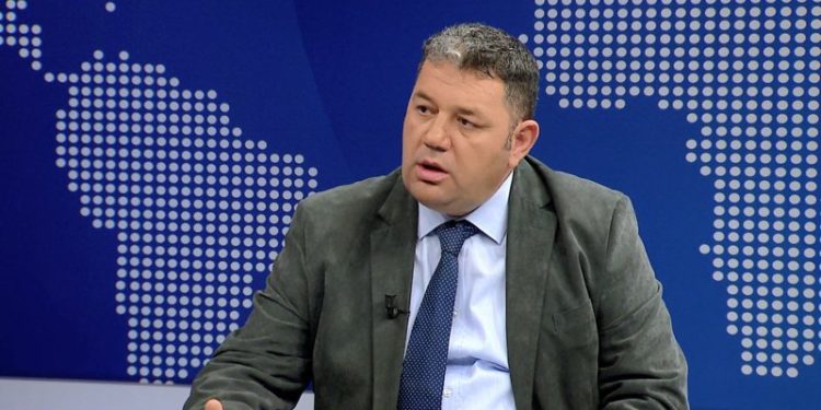 VARIANTI OMICRON/ Ulqinaku: Qeveria të jetë drastike për vaksinimin, mbyllja e shkollave do të shkëpusë…