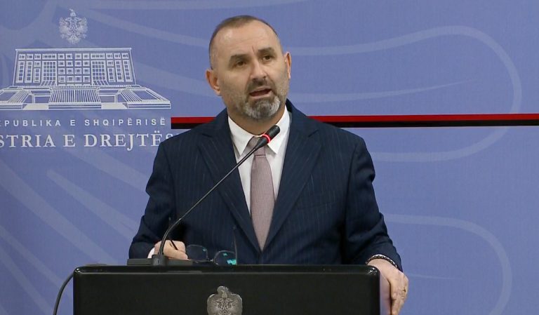 PREZANTON DREJTORIN E RI TË SHËRBIMIT TË PROVËS/ Manja: Mos u bëni pjesë e makinacioneve në kurriz të ligjit