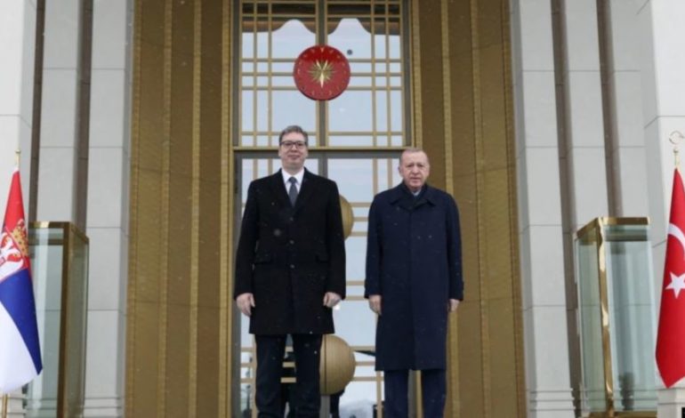 PAS TAKIMIT ME RAMËN/ Erdogan pret Vuçiç: Dakordësi për të ndërmjetësuar krizën në Ballkan