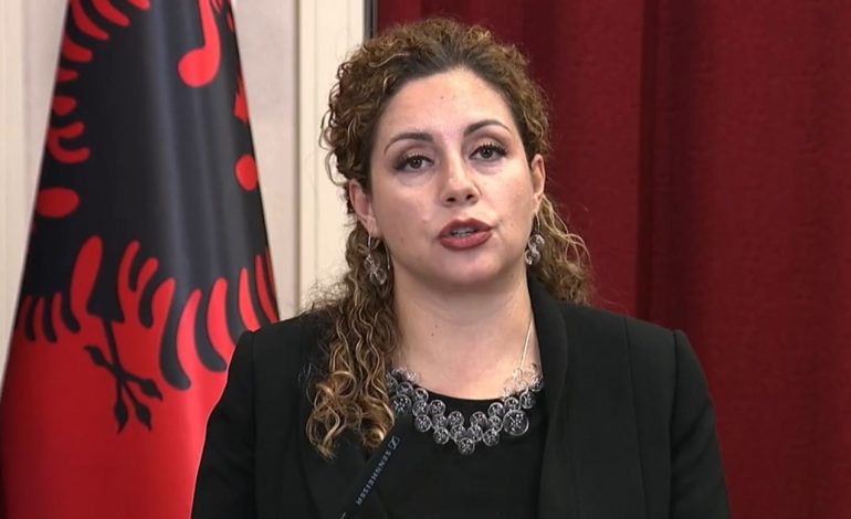 “MILIONA TË PAFAJSHËM U VRANË”/ Xhaçka përkujton Holokaustin: Krenohemi me faktin se hebrenjtë u mirëpritën…