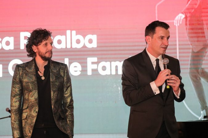 NDIHMA PËR 500 FËMIJË/ Ermal Meta dhe Veliaj darkë bamirësie për të vegjlit e “Shtëpisë Rosalba” në Lezhë