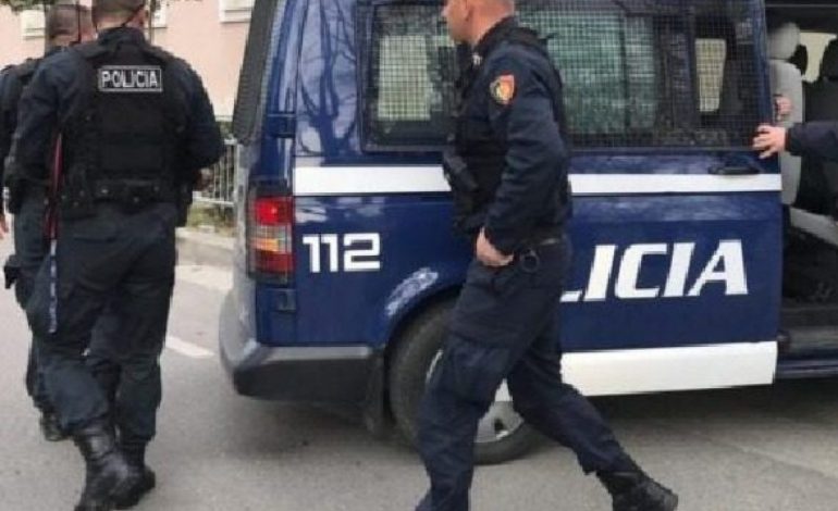 U SHOQËRUA NË POLICI PAS SHERRIT ME NJË PERSON/ 33-vjeçari shkatërron kamerën e sigurisë në qeli