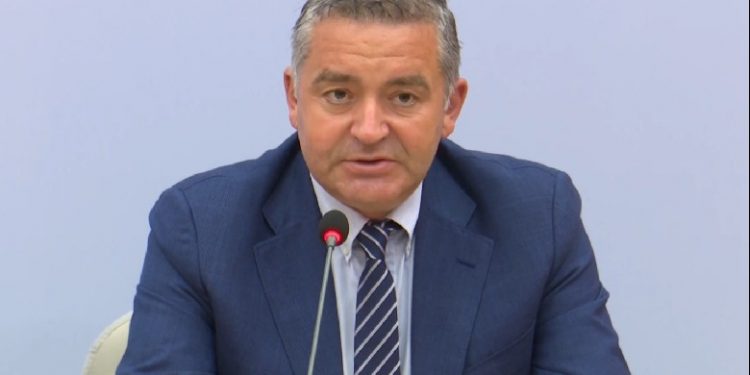 “KOALICIONI BERISHA-META, SHTËPI QË FUT UJË”/ Klosi: Fitojmë të gjitha bashkitë, demokratët luftë për…