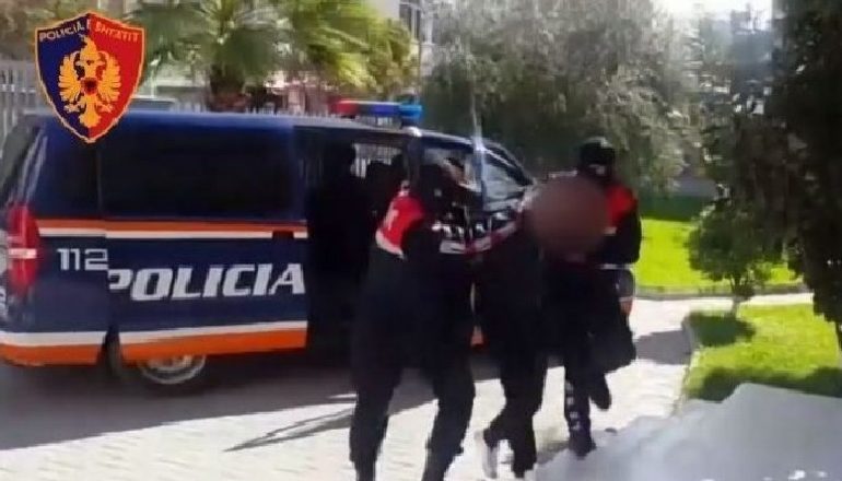 “BASTI I FUNDIT”/ Policia arrestohen 4 persona për lojëra fati, lokalin e kishin kthyer në…