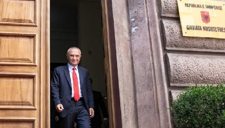 SOT ILIR META PËRBALLET NË GJYKATËN KUSHTETUESE/ Shqyrtohet shkarkimi i tij si President