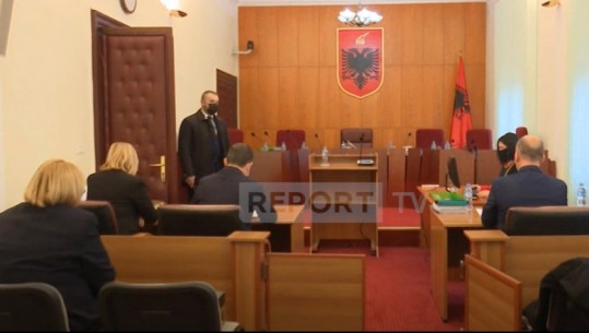 NDËRPRITET SEANCA PËR SHKARKIMIN E METËS/ Rrëzohet kërkesa e presidencës për t’u shtyrë me një ditë