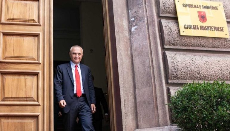 KUSHTETUESJA VENDOS SOT PËR SHKARKIMIN E PRESIDENTIT/ Meta mesazh: Pa 1 gjithçka zhbëhet në zero absolute