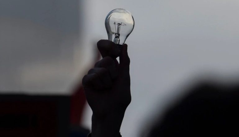KOSOVË/ Rritet energjia elektrike, tarifat e reja futen në fuqi nesër, kategoritë që preken