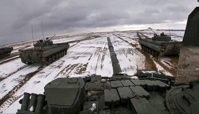 KOMANDANTËT E LARTË RUSË MBËRRIJNË NË BJELLORUSI/ Nis sot stërvitja ushtarake