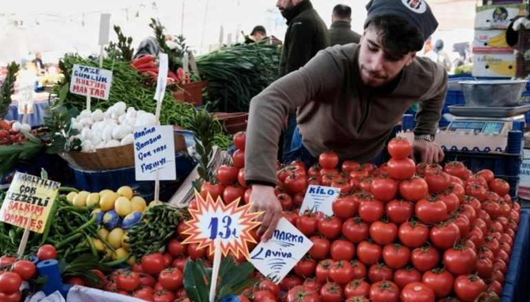 TURQIA DO TË ULË TAKSAT PËR USHQIMET BAZË/ Erdogan: S’do lejojmë inflacionin të shtypë kombin tonë