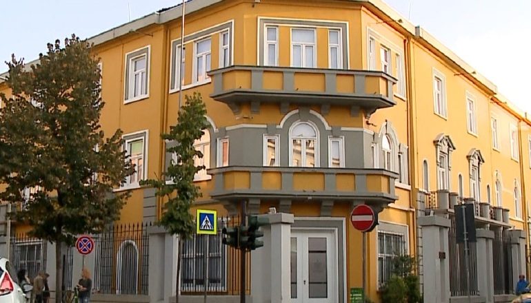 PROVIMET E MATURËS SHTETËRORE/ Ministria e Arsimit publikon datat dhe prezanton rregulloren