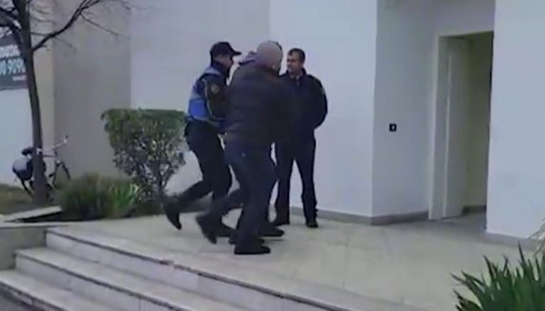 I SHPALLUR NË KËRKIM NDËRKOMBËTAR/ Arrestohet në Tiranë shqiptari i dënuar për drogë në Itali