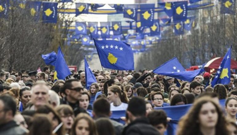 KOSOVA SOT 14 VJET SHTET I PAVARUR/ 17 shkurt 2008 kurorëzoi rrugëtimin e gjatë e të vështirë për kosovën