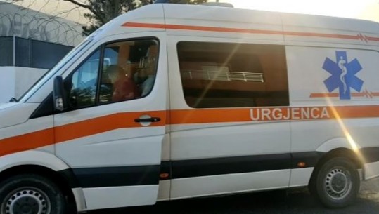 ZJARRI NË FABRIKËN E PESHKUT NË LEZË/ Asfiksohet një zjarrfikës, dërgohet me urgjencë në spital
