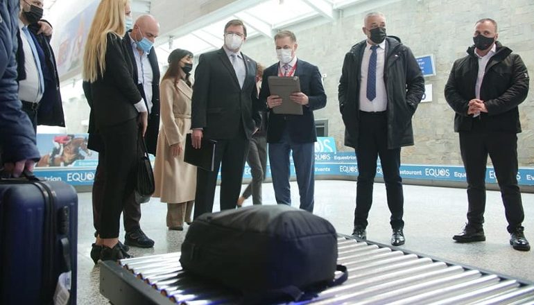 CEREMONIA/ SHBA dhuron skaner 86,000 dollarësh për Doganën e Rinasit