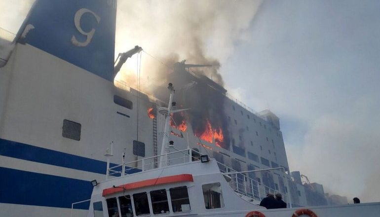 NJË DITË PAS SHKRUMBIMIT TË TRAGETIT TË KORFUZIT/ Vijojnë kërkimet për 12 personat e zhdukur, të gjithë shoferë kamionësh