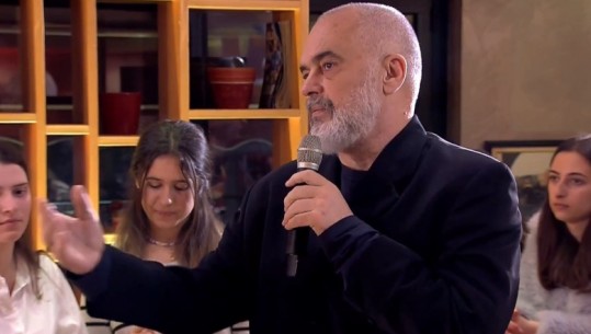 PREZANTON SAKON NË DURRËS/ Rama “thumbon” Bashën dhe Berishën: Njëri thotë do i vëmë bravën Portit, tjetri varenë