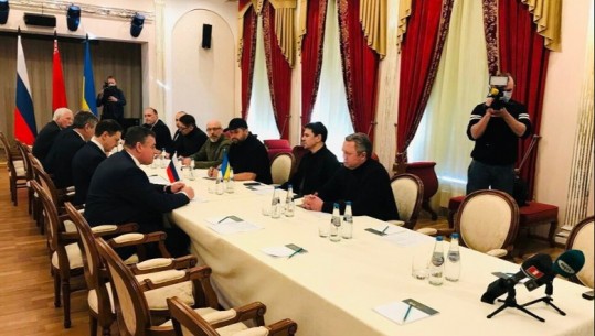 RUSIA E UKRAINA “KOKË MË KOKË” NË BJELLORUSI/ Kush janë përfaqësuesit e dy vendeve në takim