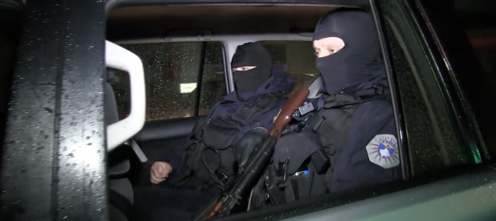 I AKUZUAR PËR VRASJE/ Arratiset në kufi nënkryetari i Listës Serbe, si iu iku nga ‘duart’ policëve…