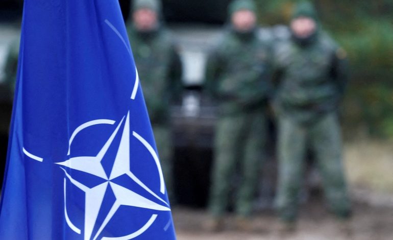TENSIONET/ NATO dënon njohjen e rajoneve rebele të Ukrainës nga Putin