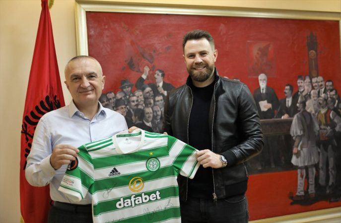 “TË PADURUAR PËR SUKSESE…”/ Meta merr dhuratën e veçantë nga ekipi i zemrës, Celtic