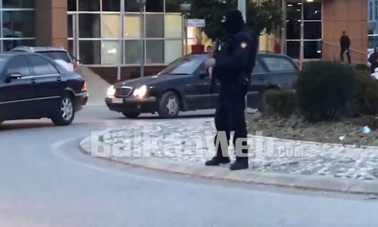 POLICIA BLNDON FIERIN/ Kontrolle të imtësishme të automjeteve për drogë dhe armë
