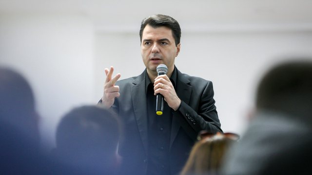 THUMBON BERISHËN/ Basha: Bën opozitën e opozitës, shtrydhi mushtin dhe tentoi ta hidhte PD si “bërsi”