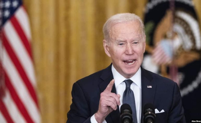 “RREZIKU SHUMË I LARTË”/ Biden: Rusia e përgatitur për ta sulmuar Ukrainën