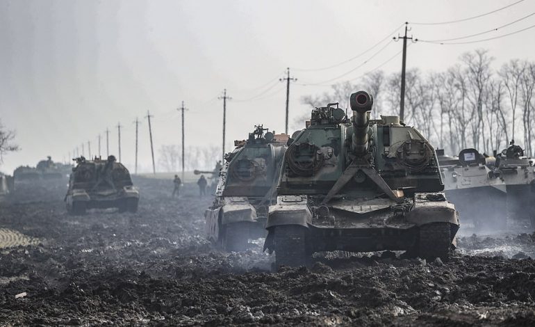 PRAG LUFTE/ Burimet ushtarake: Rusia “ka zhvendosur 10,000 trupa në zonat e kontestuara në 12 orë”