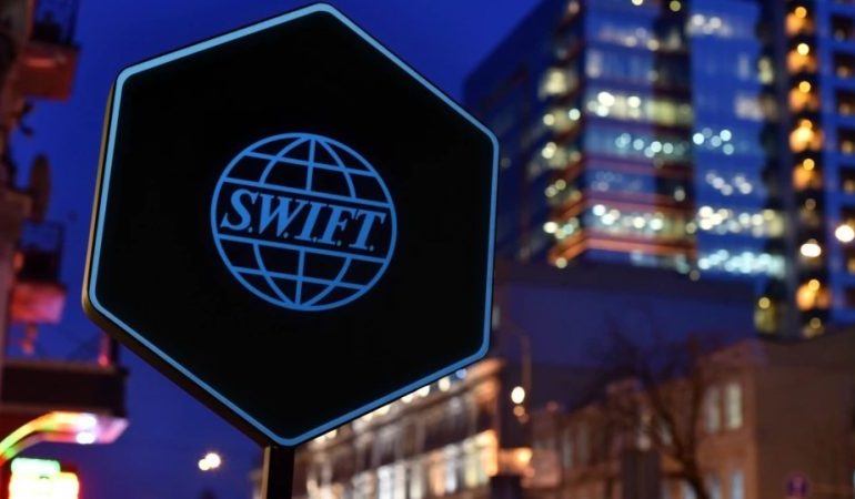 U SANKSIONUA NGA PERËNDIMI/ Rusia fut në lojë sistemin që zëvendëson SWIFT: Të gjitha fondet në llogaritë bankare janë të siguruara