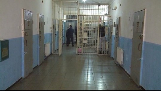 ORË, CELULAR, PLAYSTATION PËR…/ Ja çfarë gjetën Forcat Operacionale në qelitë e të burgosurve në burgjet e Peqinit, Korçës dhe Elbasanit