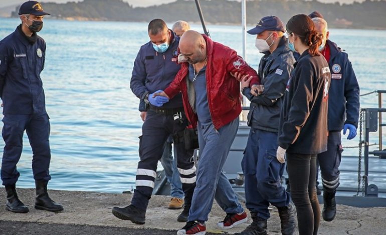 “KEMI PËRJETUAR MAKTH”/ Trageti u shkrumbua nga flakët, evakuohen në kohë pasagjerët