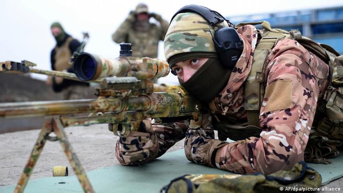 TENSIONET NË KIEV/ Të shtëna e bombardime në periferi të Donetsk