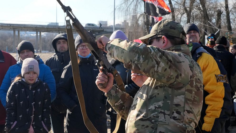 LUFTA/ Ukraina nuk është vetëm, perëndimi nis armët drejt Kievit